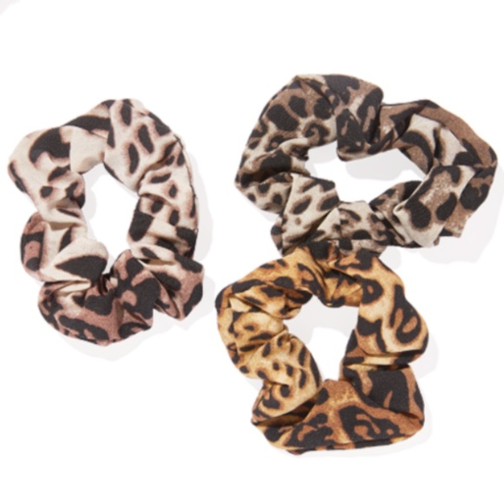 3/$15 Three pack leopard nOir scrunchies